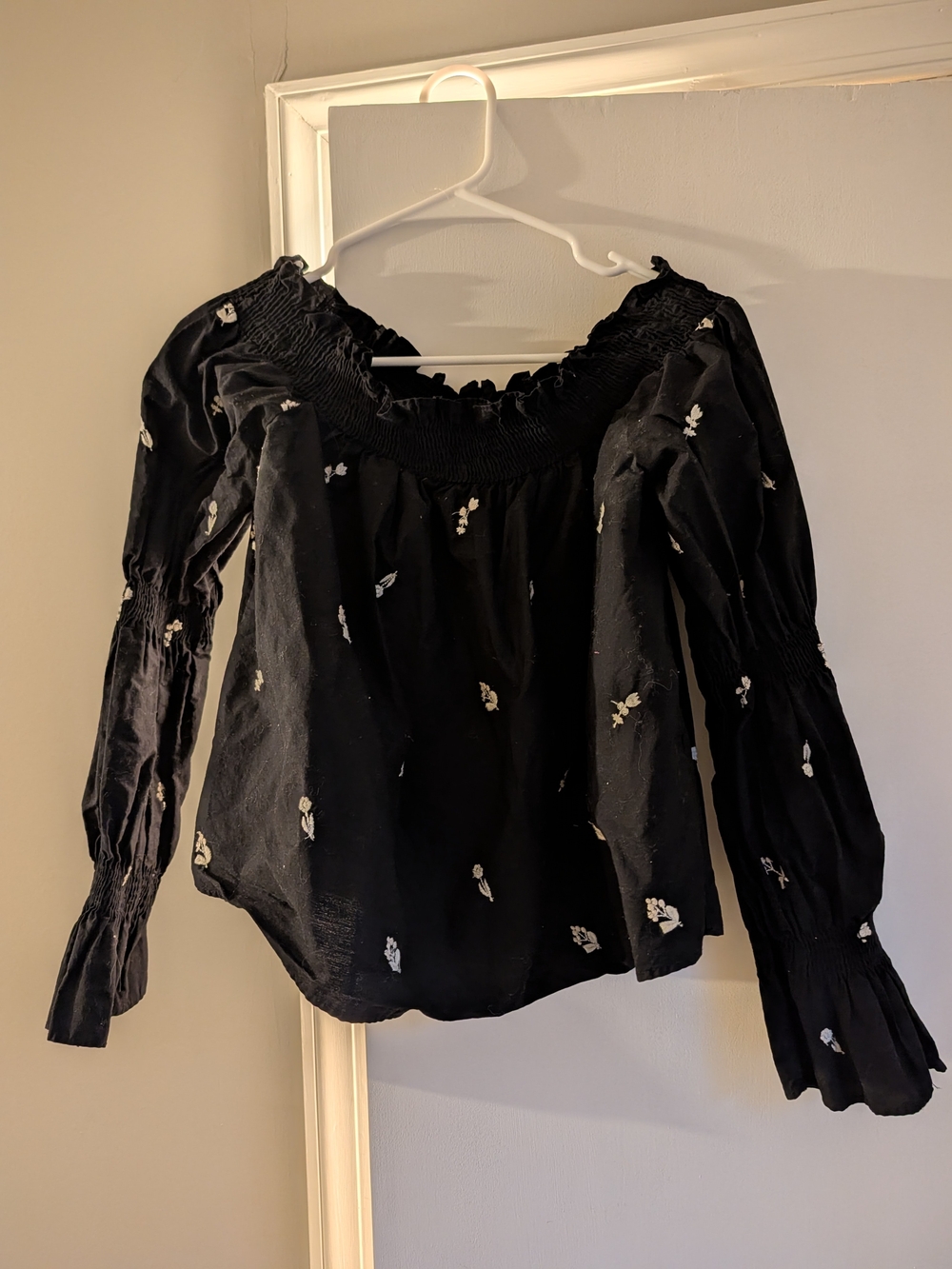 Zara Black Off-Shoulder Blouse with White Floral Embroidery